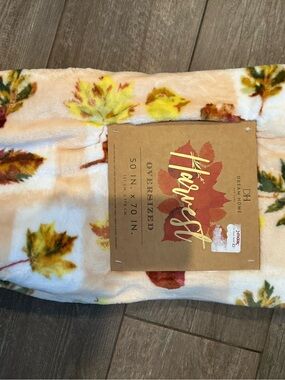 Dream Home Harvest Oversized Plush Throw Blanket - Cream with Autumn Leaves